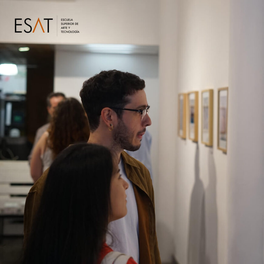 Asistentes a la exposición alumnos de 1ª ESAT Art&Design