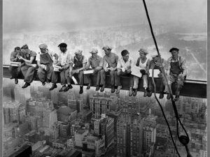 Almuerzo en un rascacielos, 1932. Fotografía de Charles C. Ebbets